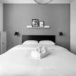 Apartamento Ostrobramska 126 Praga By Bookinghost *