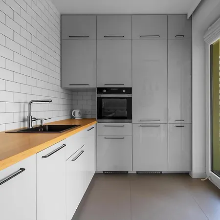 Ostrobramska 126 Praga By Bookinghost